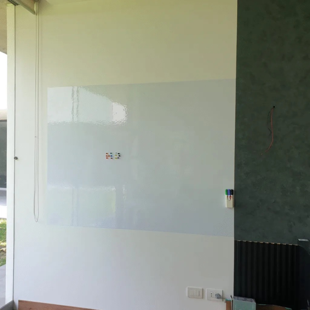 Instalación de pizarra brillante en casa